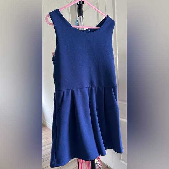 Navy blue shorts outfit with pockets - Picture 2 of 2